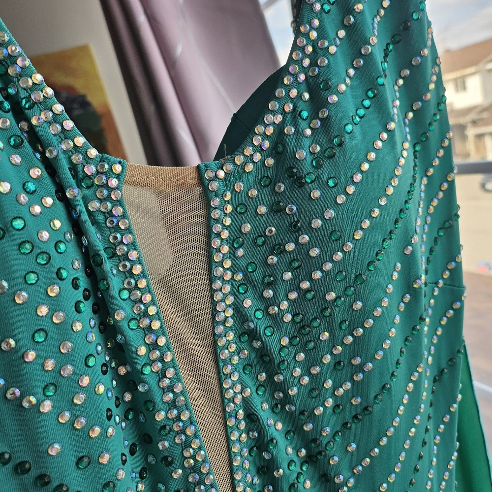 Green Sleeveless Plunge Neck Ballroom Dress - Picture 2 of 4